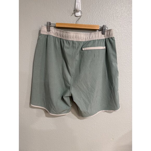 Vuori Men's Sage Green Board Shorts XL Quick-Dry Vacation Spring Break - Picture 3 of 5